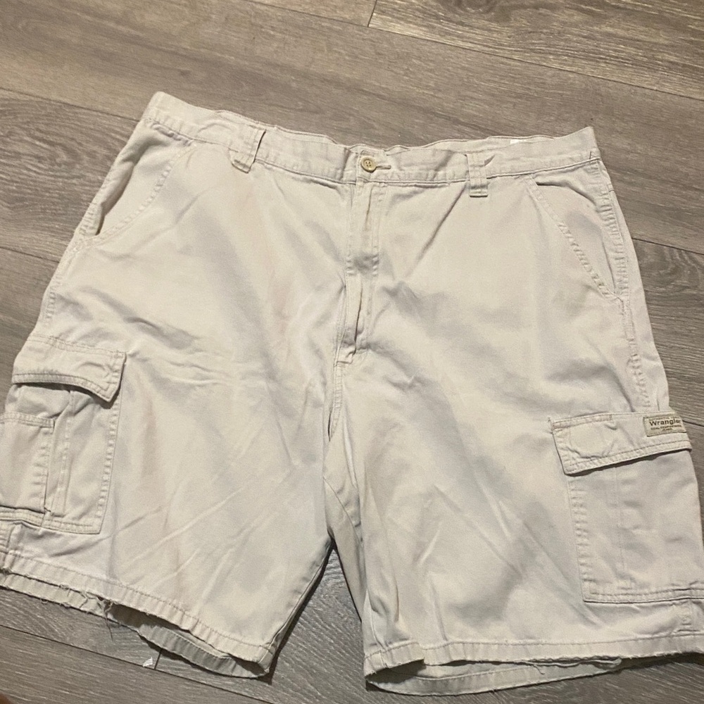Men authentic wrangler cargo shorts size 40